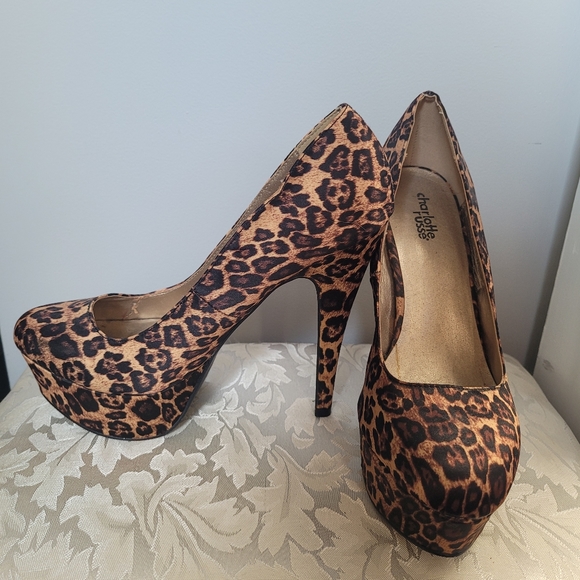 Purchased and never worn - Picture 2 of 4